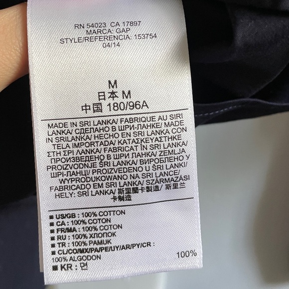 GAP Button-Down - Picture 7 of 7